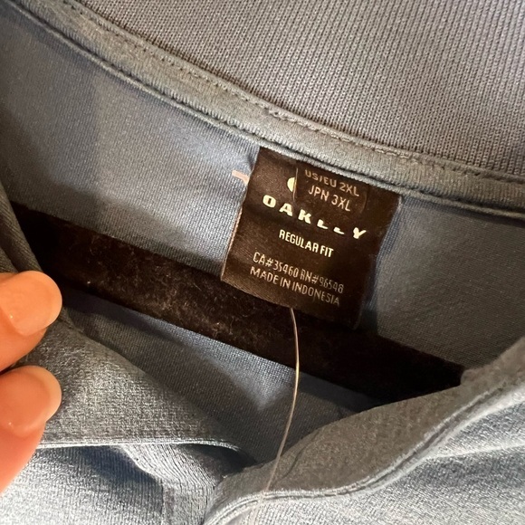 251. NWOT Oakley Icon BI Color Polo Blue Two Tone 2XL - Picture 8 of 10
